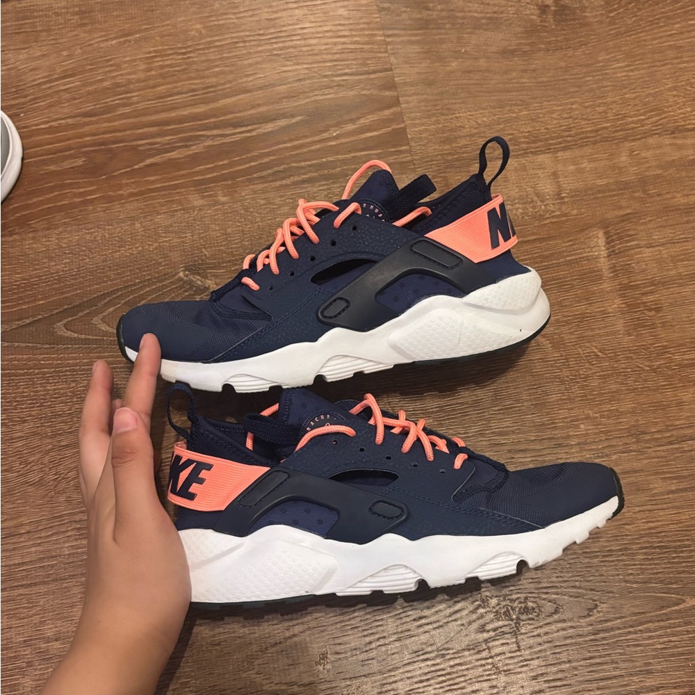 Nike Kids Sneakers in Dark Blue and Bright Pink